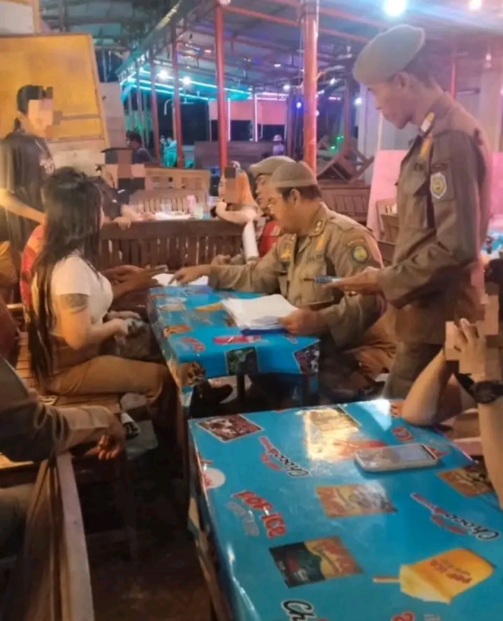 Razia Penyakit Masyarakat, Satpol PP Indramayu Sita Ratusan Botol Miras di 8 Kecamatan