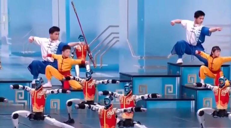 Robot Humanoid China Kini Kuasai Kung Fu dan Tari Pedang