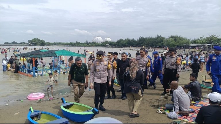 Jelang Libur Lebaran, Kapolres Indramayu Pastikan Keamanan di Objek Wisata Balongan Indah 2