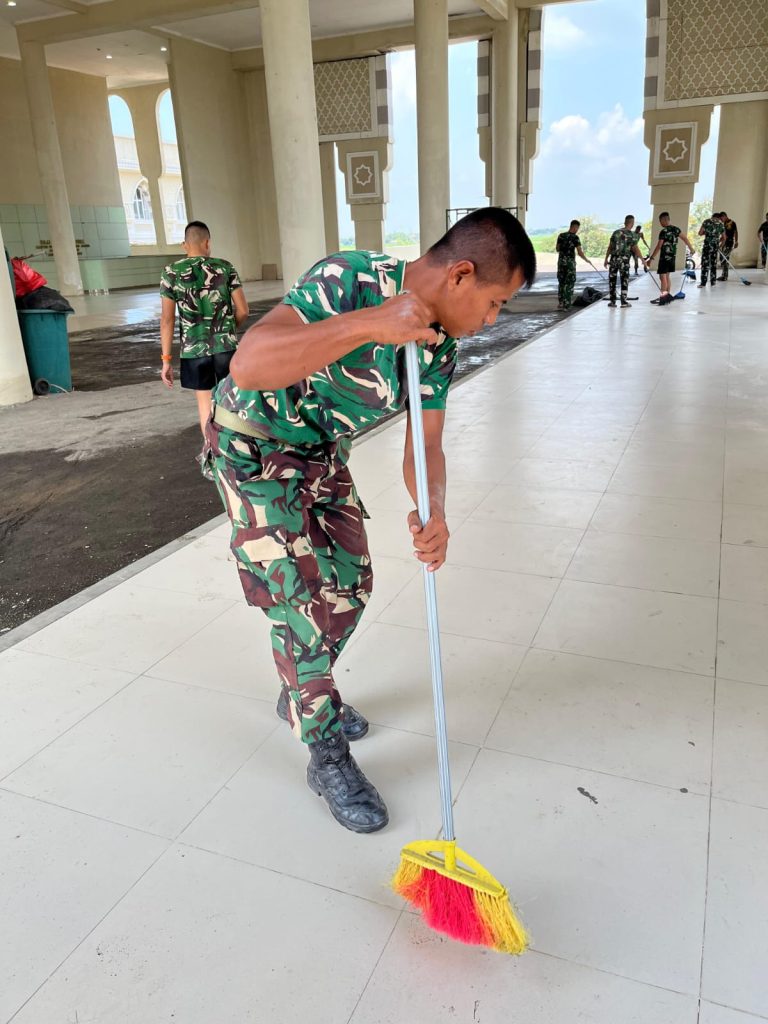 Ratusan Personel TNI Bersihkan Asrama Haji Jelang Pelaksanaan Haji 2026